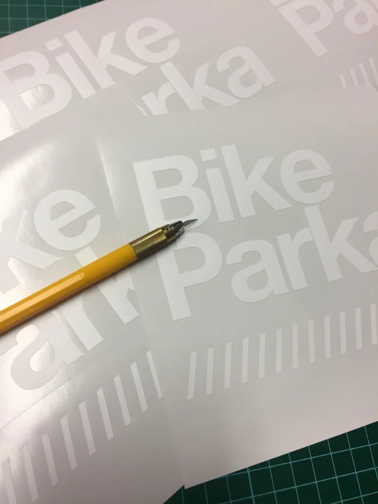 naklejki wybierane na folii transportowej