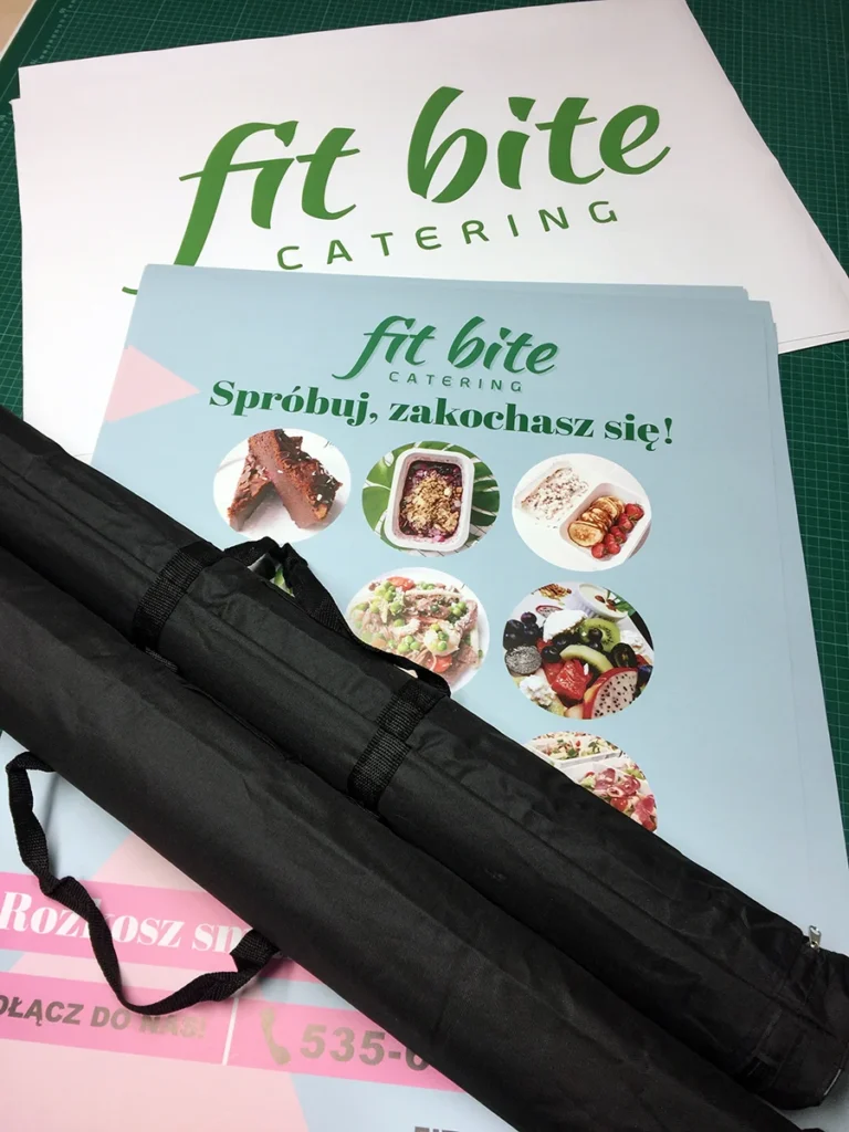 zestaw eventowy - roll up, plakaty, naklejki