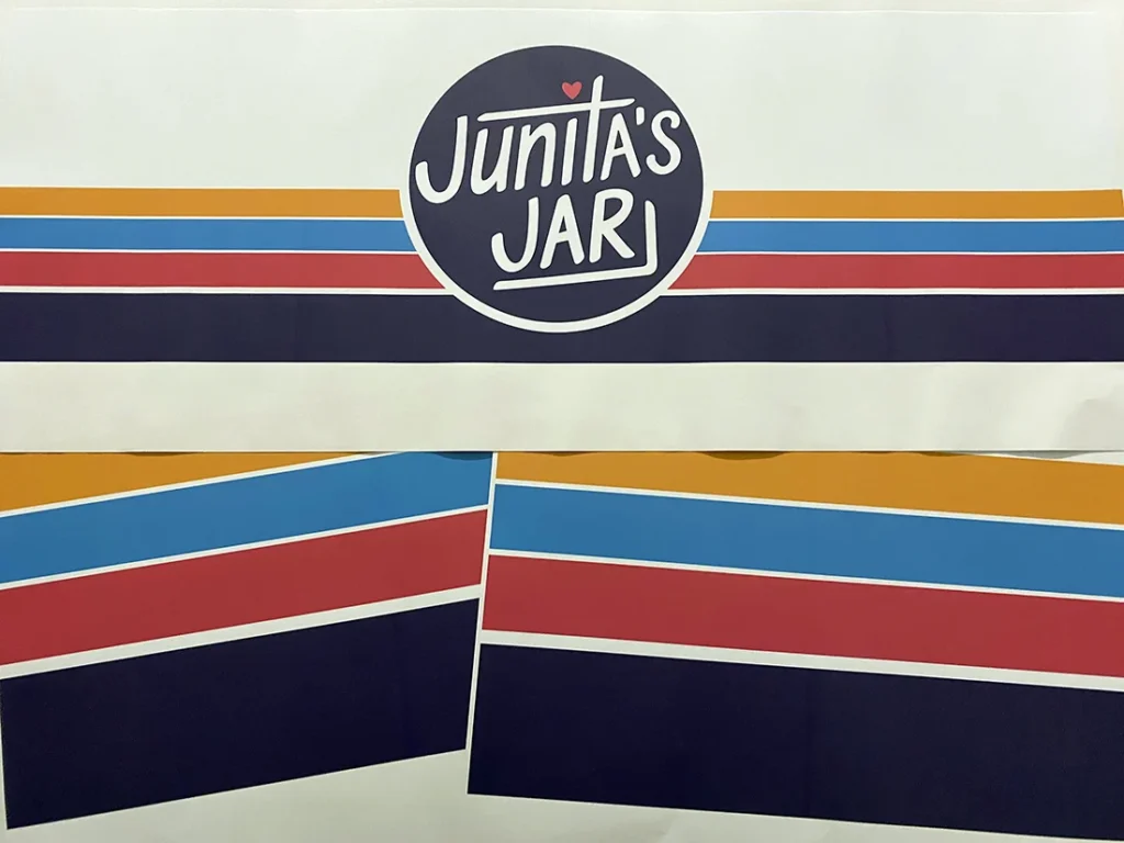 naklejka kolorowa z logo