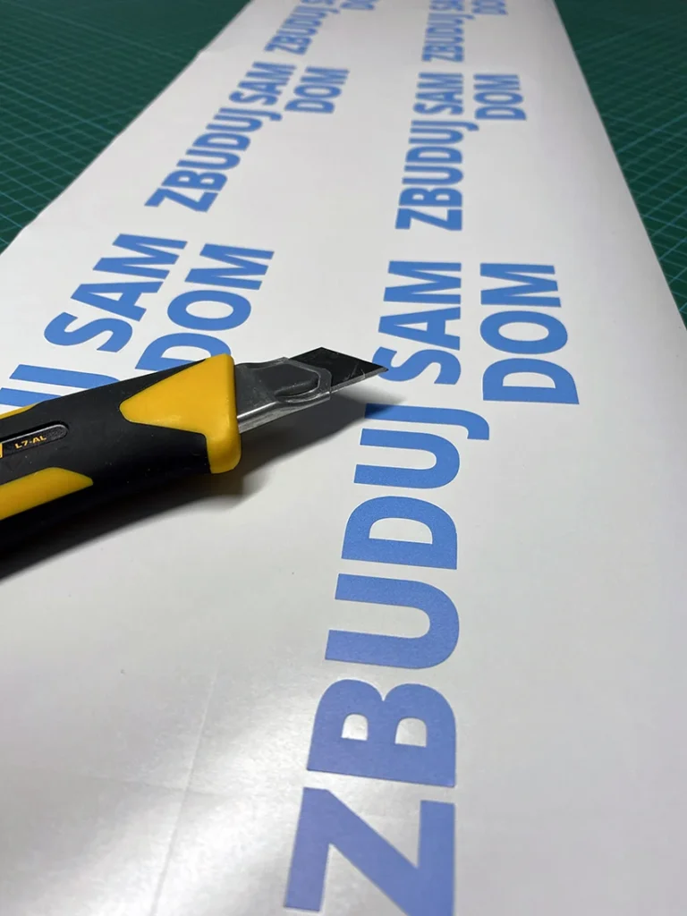 naklejka wybierana niebieskie napisy